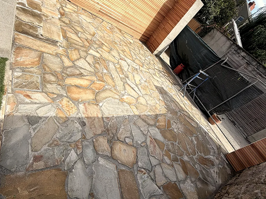 Quartz Crazy Paving & Cedar Courtyard, Harold&rsquo;s Cross