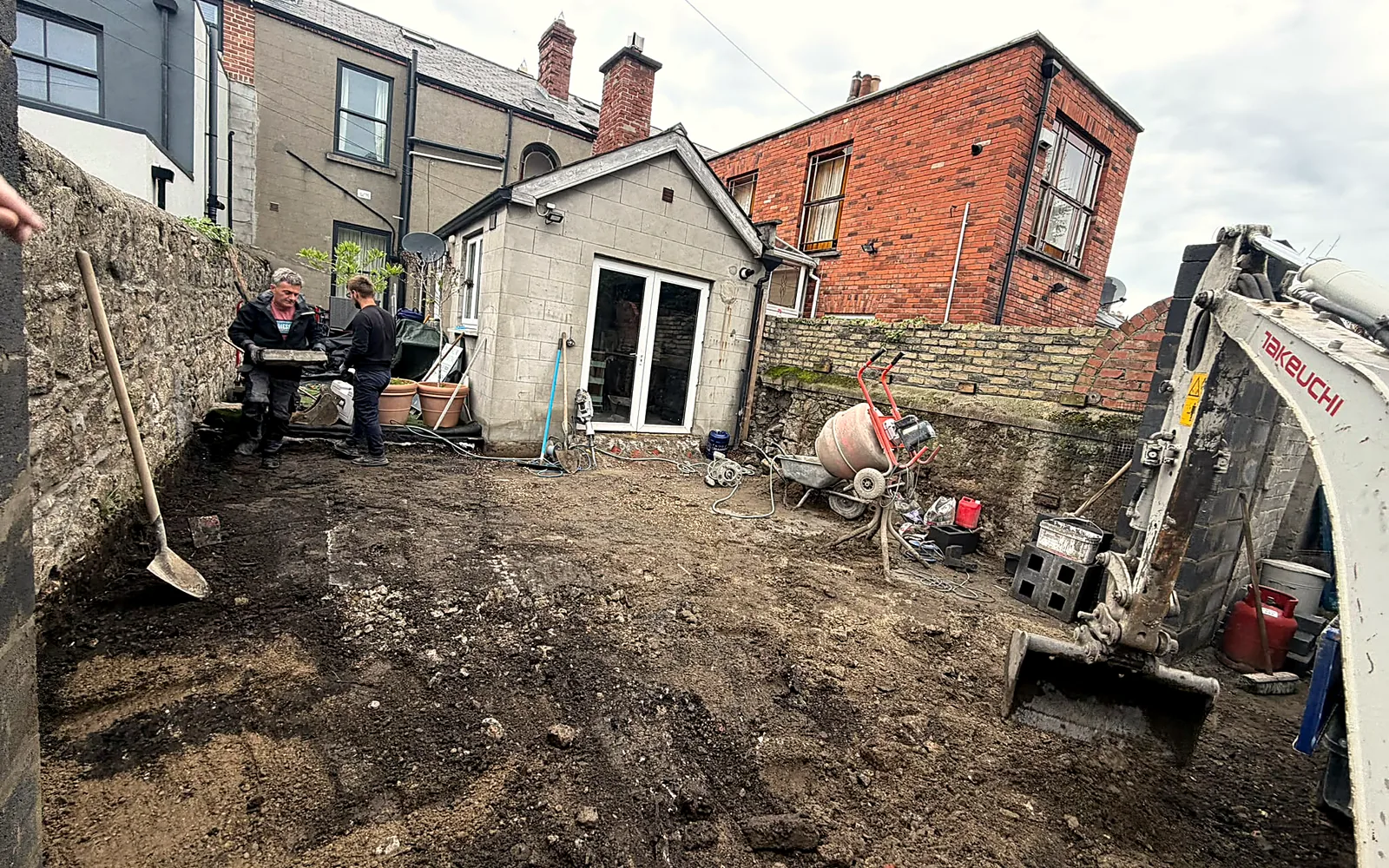 Quartz Crazy Paving & Cedar Courtyard, Harold&rsquo;s Cross - before