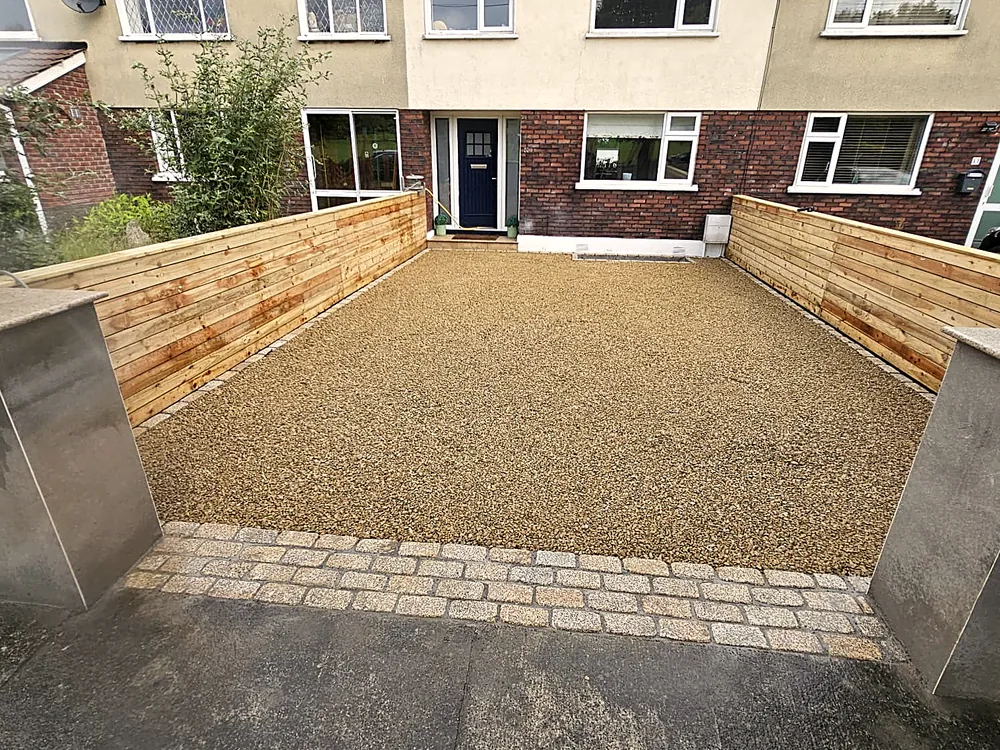 Gravel driveway with granite apron