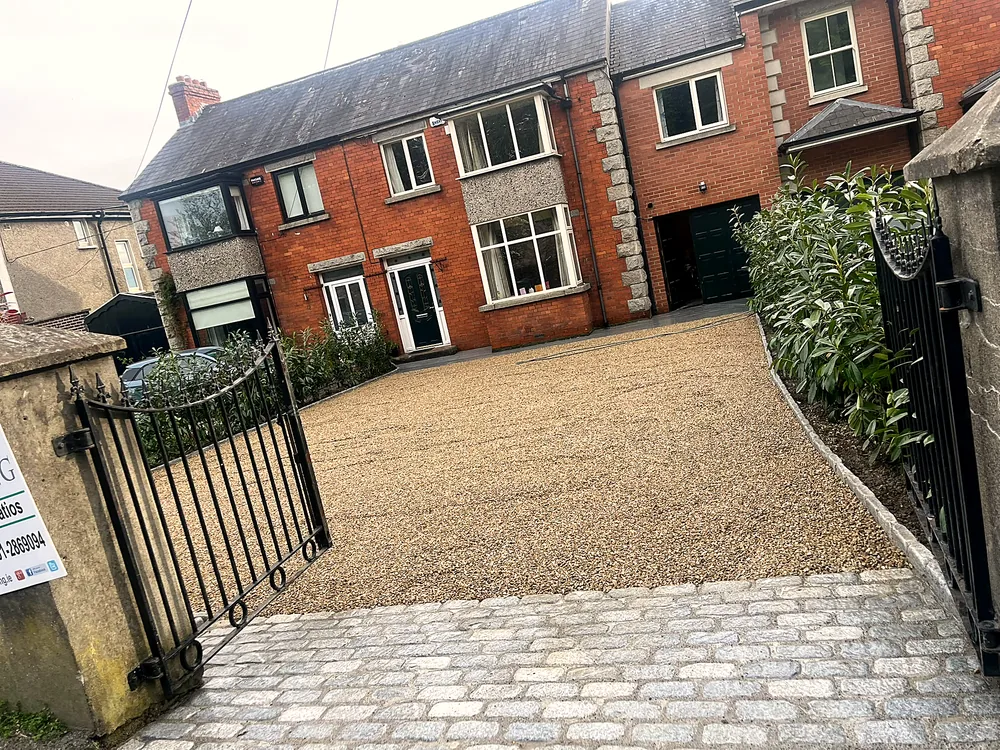 Paved driveway with cobble border at a red brick home