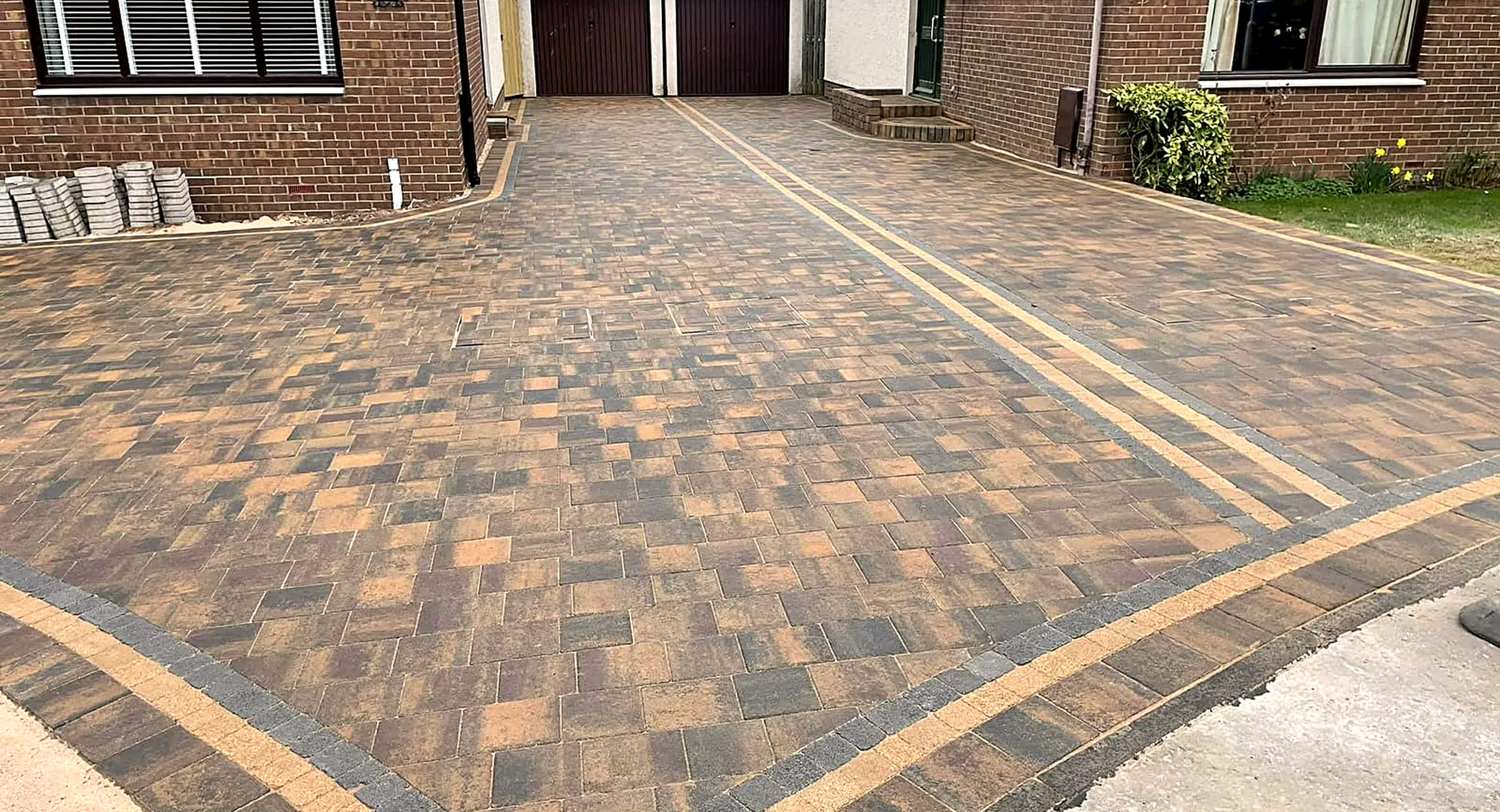Block paved driveway with a granite centre strip