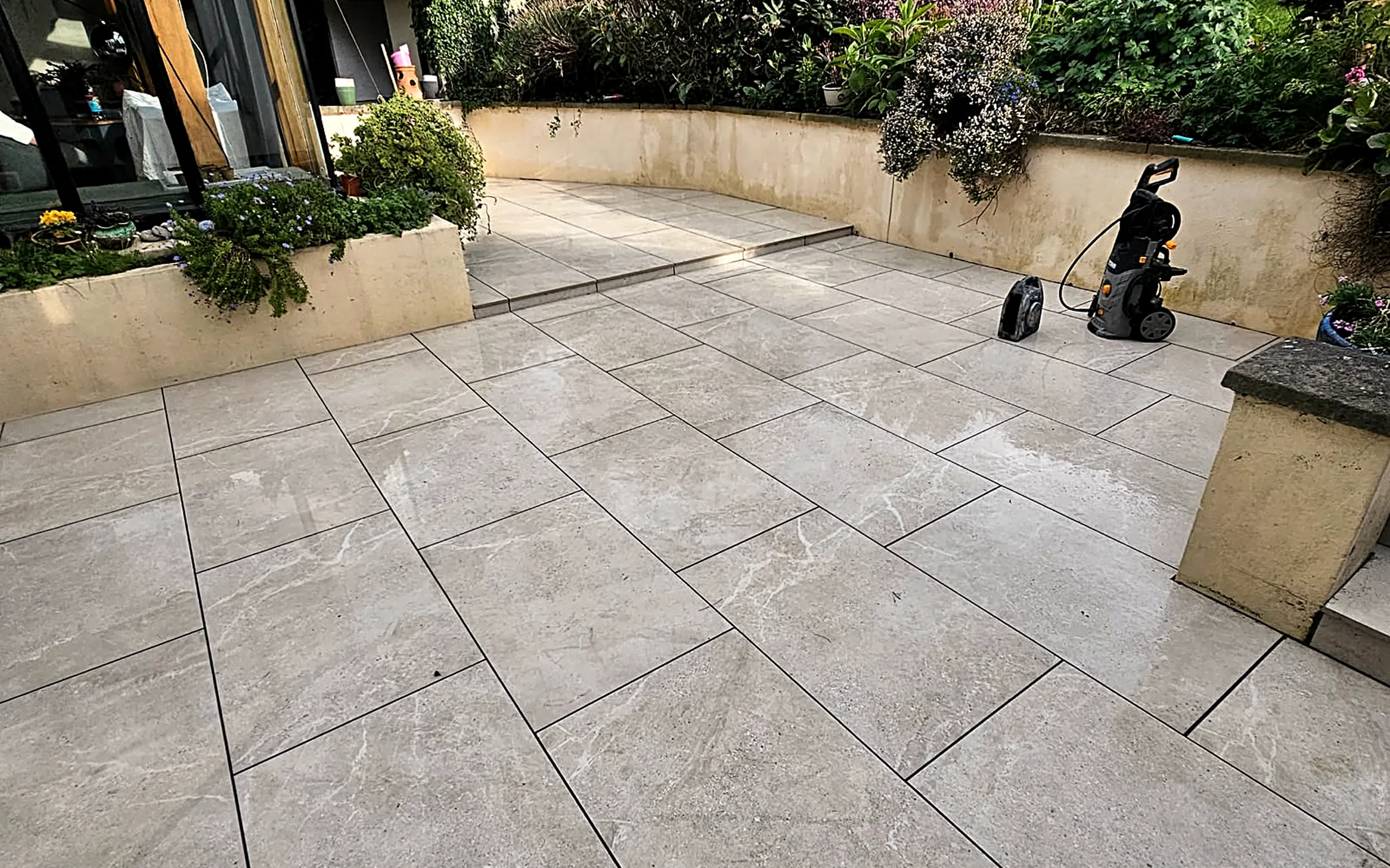 Porcelain patio with a circular lawn inset