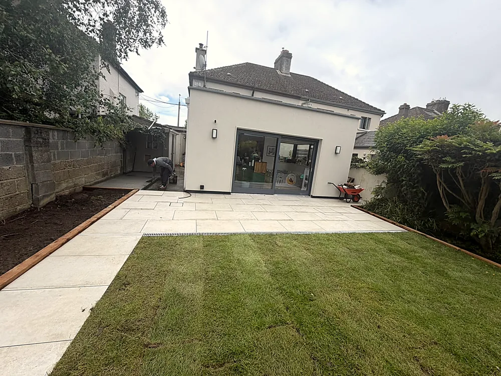 Fenced garden with porcelain paving
